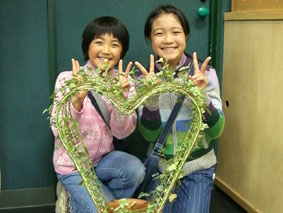 小学生姉妹植樹.jpg